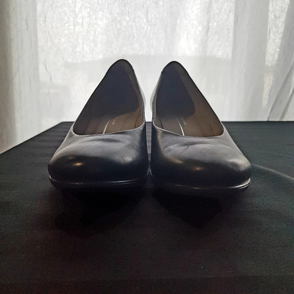 Ecco size 40 (size 9) black sculptured 45 pumps - Picture 5 of 8